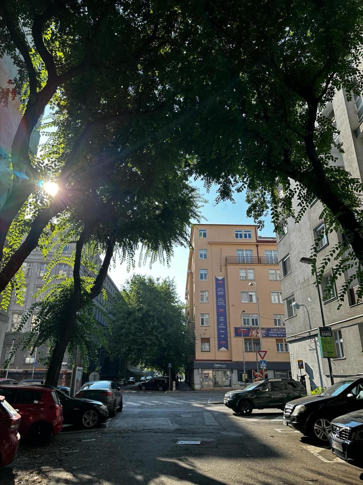 Ferienwohnung Urban Zenhouse No.2 - Breakfast Included Pressburg Exterior foto