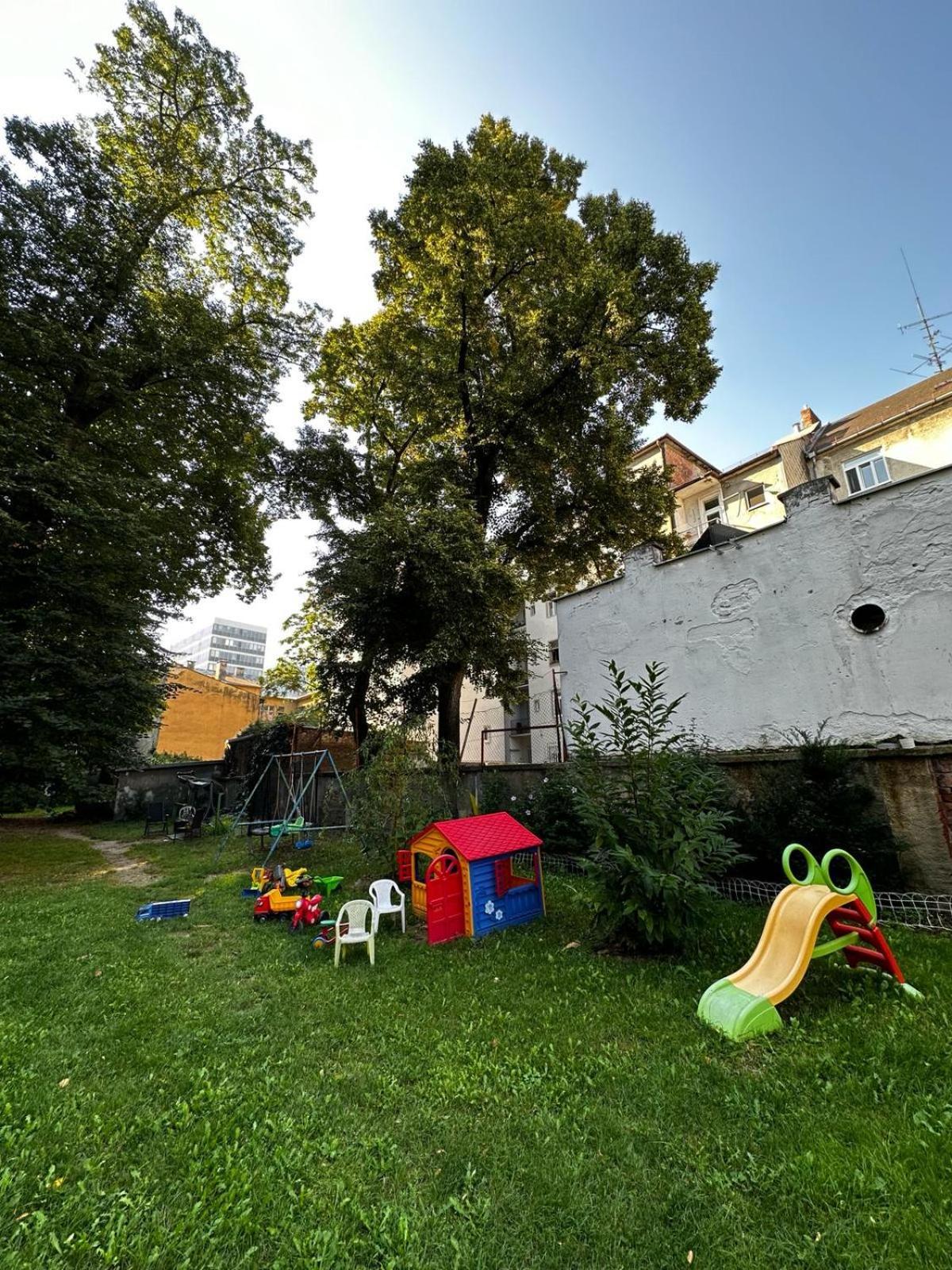 Ferienwohnung Urban Zenhouse No.2 - Breakfast Included Pressburg Exterior foto